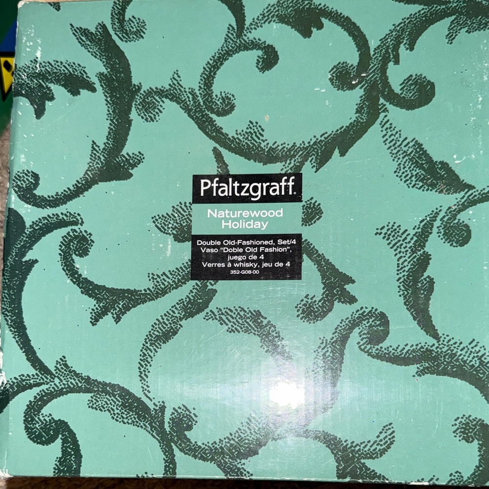 Pfaltzgraff Naturewood Holiday Glass Set of Four *box is a little worn but NU